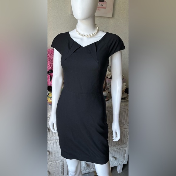 Club Monaco Fitted Office Work dress with Cap sleeves in black color Size 0 - Picture 1 of 9